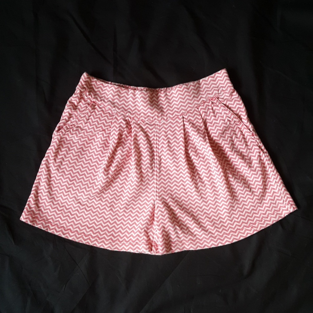Used Tea Collection Girls Chevron Pull-On Shorts